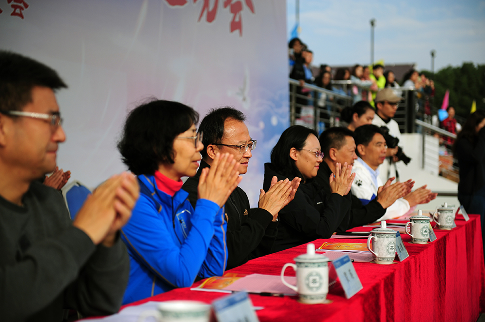 出席运动会的校党政领导 出席运动会的校党政领导