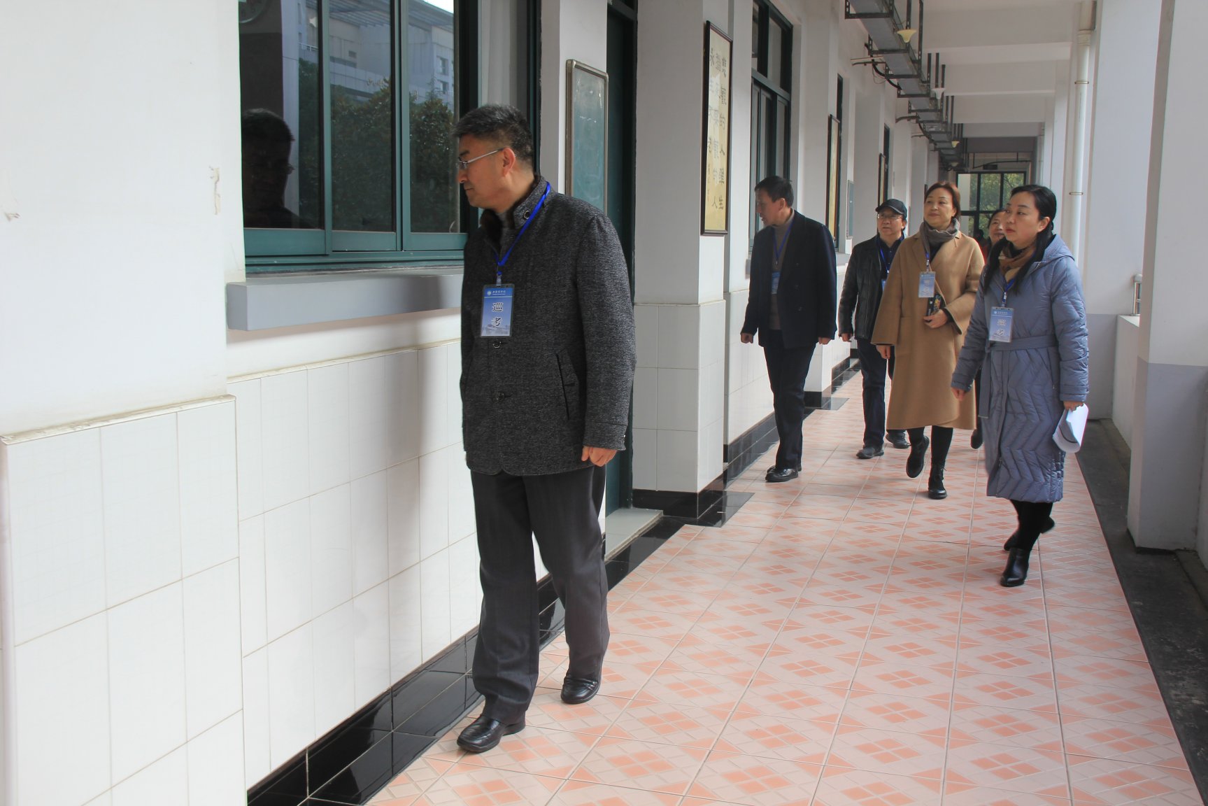 副校长陈剑峰一行进行期末考试巡查工作 副校长陈剑峰一行进行期末考试巡查工作