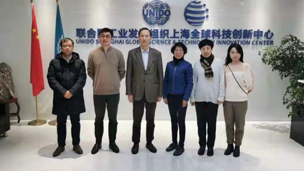 贺瑛副校长一行与科创中心王根祥主任合影 贺瑛副校长一行与科创中心王根祥主任合影
