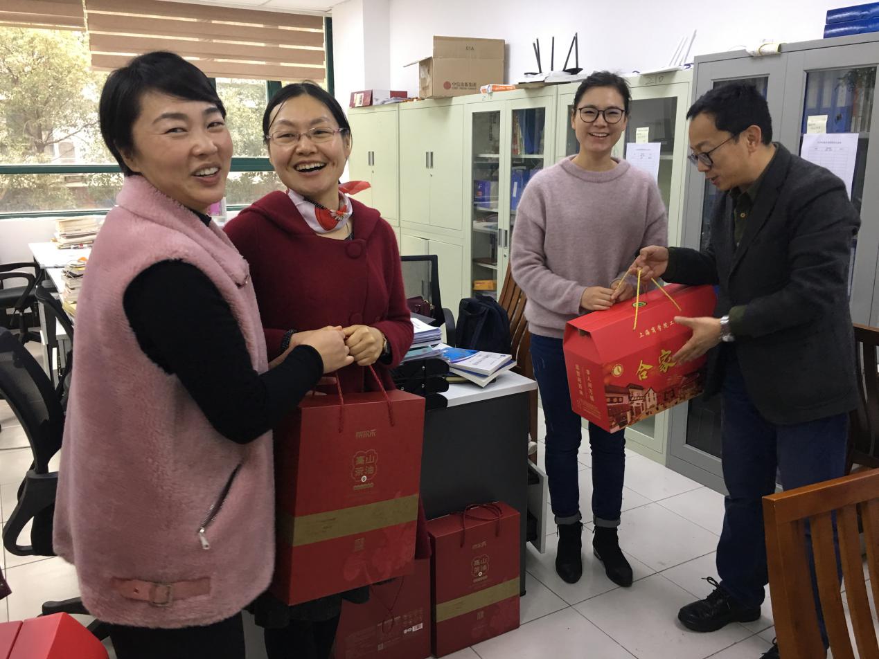 商务经济学院二级工会慰问教职工 商务经济学院二级工会慰问教职工