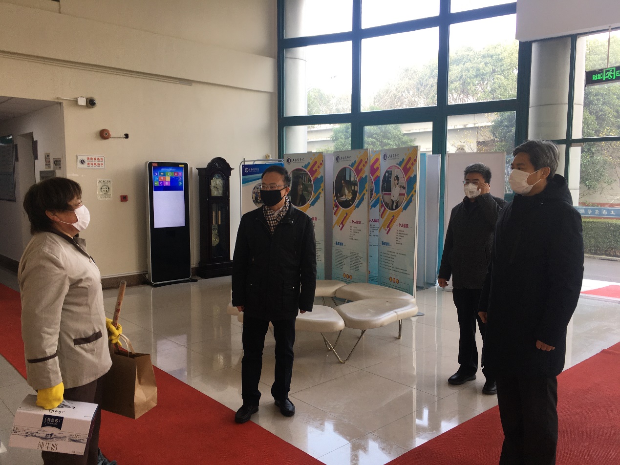 校领导检查指导学校疫情防控工作 校领导检查指导学校疫情防控工作