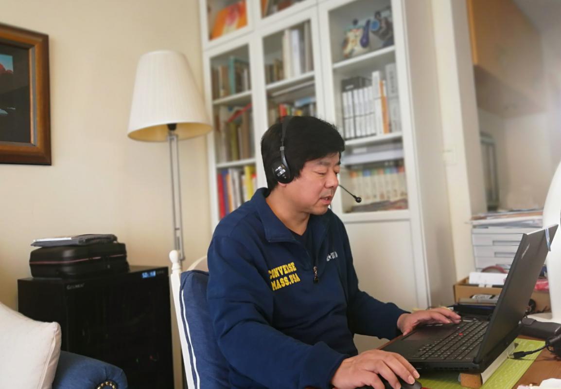吴强老师正在授课 吴强老师正在授课