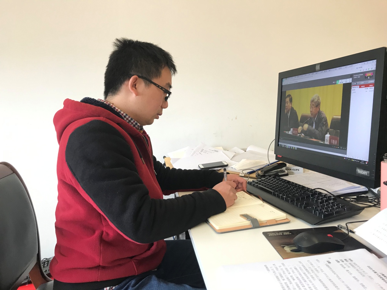 酒店管理学院班主任席宇斌进行网络培训学习 酒店管理学院班主任席宇斌进行网络培训学习