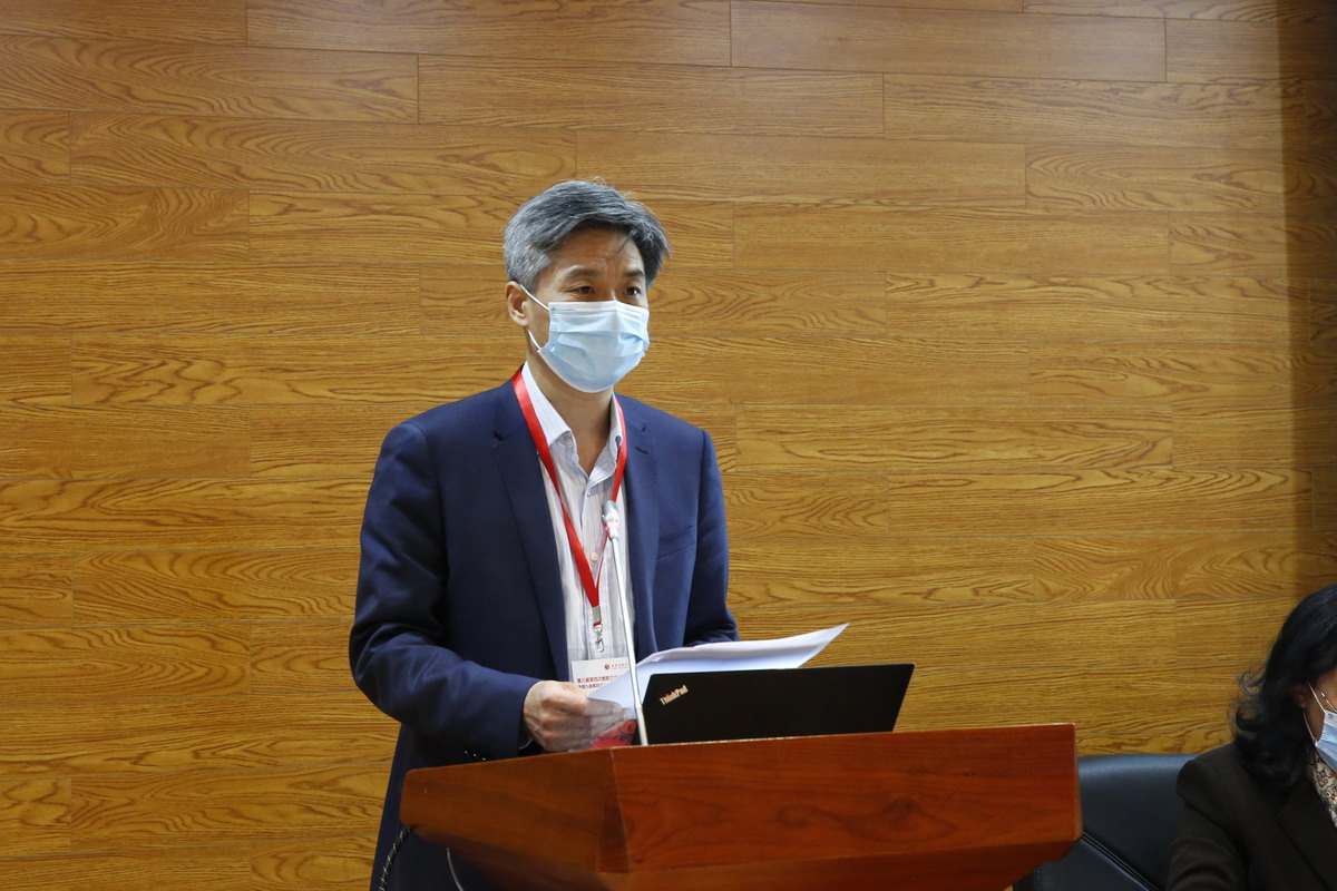 校长唐海燕作报告 校长唐海燕作报告