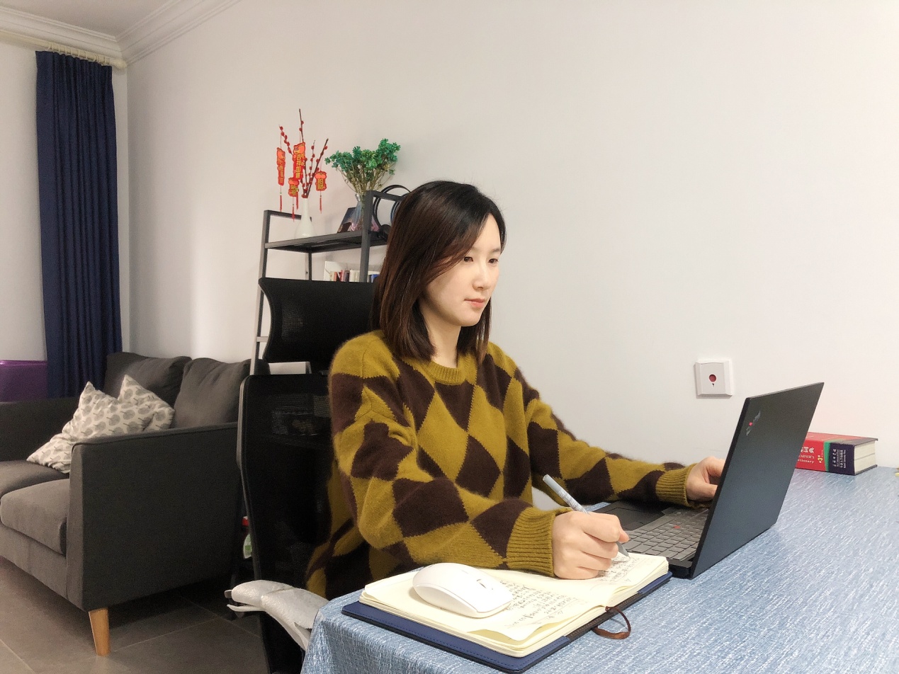 商务外语学院辅导员杨悦进行网络培训学习 商务外语学院辅导员杨悦进行网络培训学习