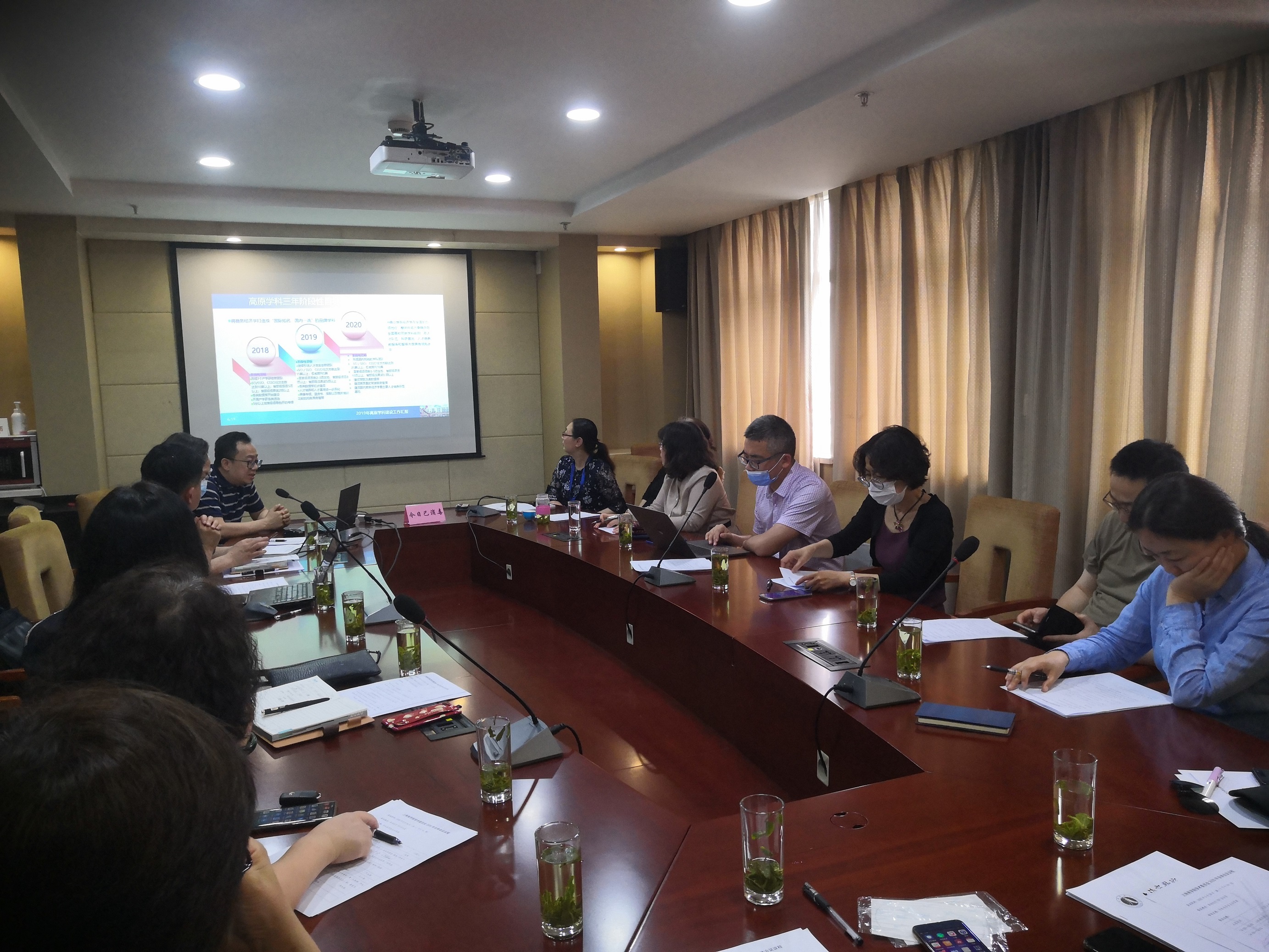 图为会议现场.jpg 图为会议现场.jpg