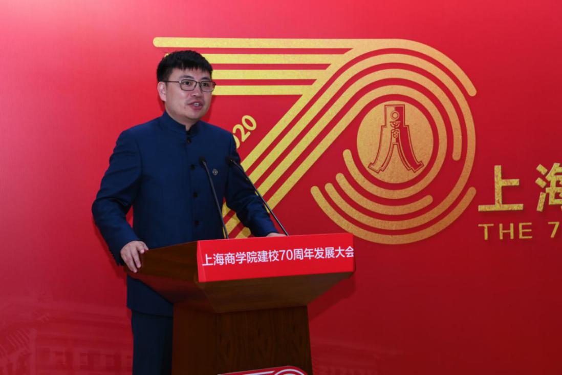 校友代表王振东发言 校友代表王振东发言