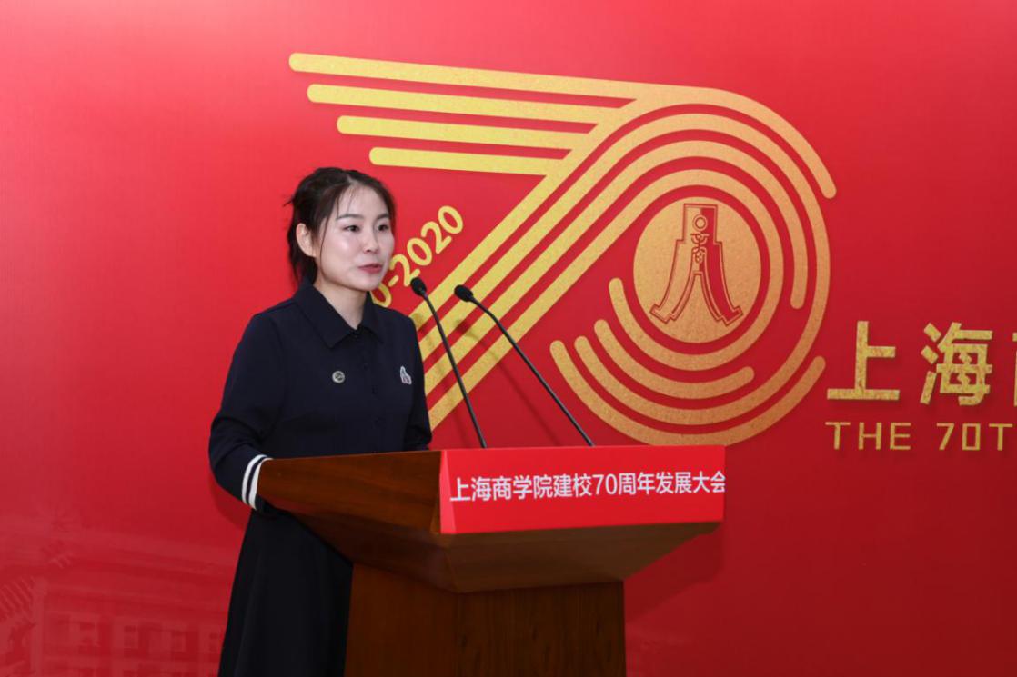 学生代表经丽丽发言 学生代表经丽丽发言