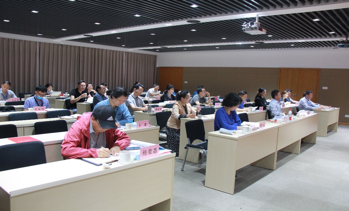 图为会议现场 图为会议现场