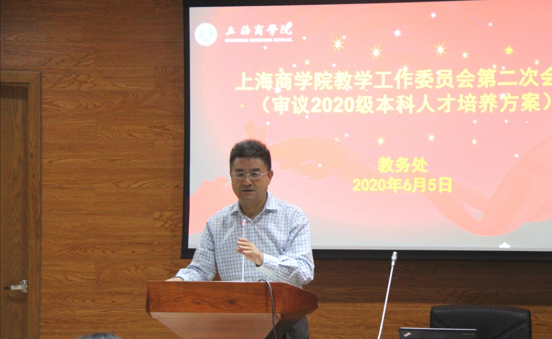 图为陈剑峰讲话 图为陈剑峰讲话