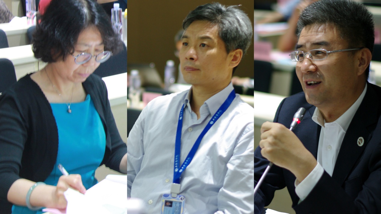 图为校领导听取汇报 图为校领导听取汇报