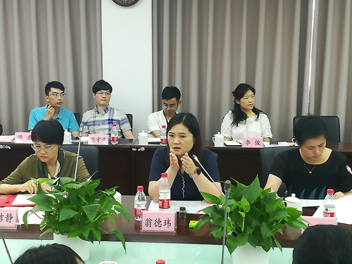 图为校党委副书记、副校长翁德玮讲话 图为校党委副书记、副校长翁德玮讲话