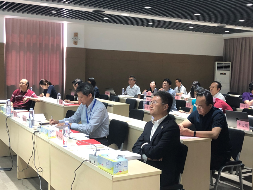 图为会议现场 图为会议现场