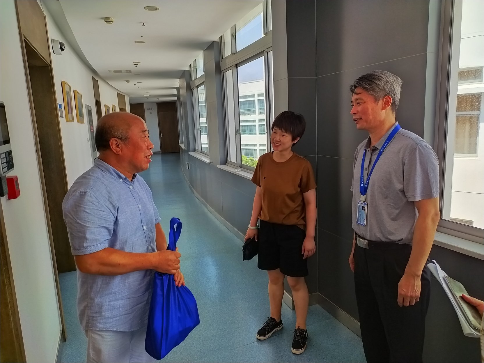 党委副书记、校长唐海燕慰问教职工 党委副书记、校长唐海燕慰问教职工