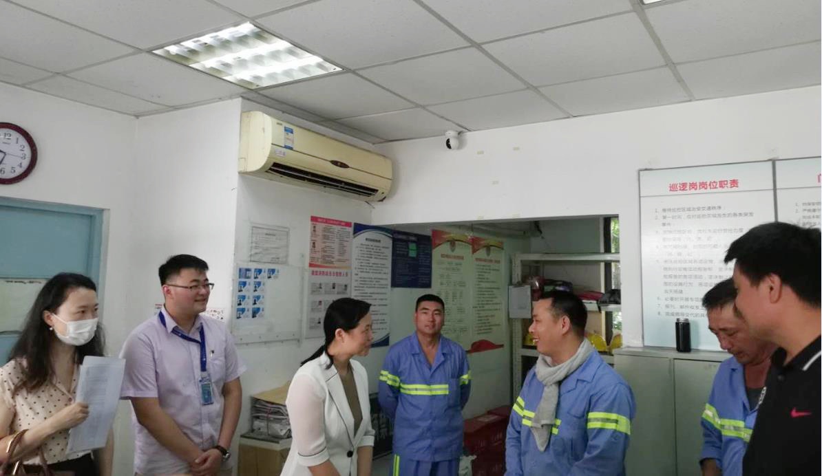 图为慰问现场 图为慰问现场