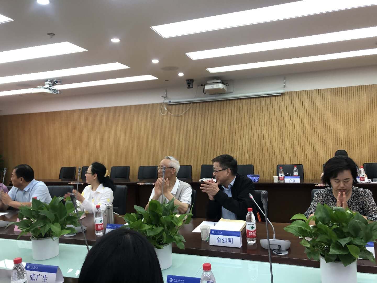 图为会议现场.jpg 图为会议现场.jpg