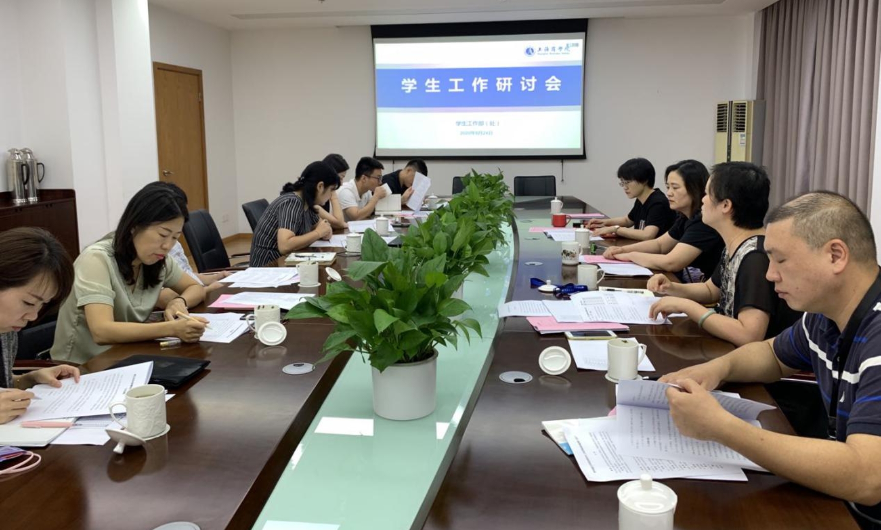图为会议现场
