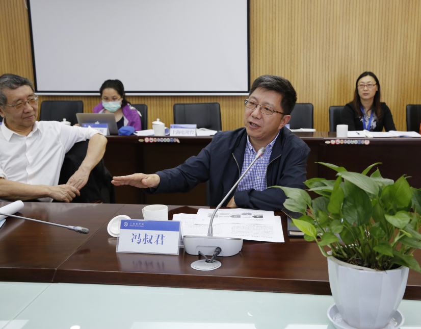 上海商学院商务智库中心首席专家、上海城市公共安全研究中心副主任冯叔君讲话