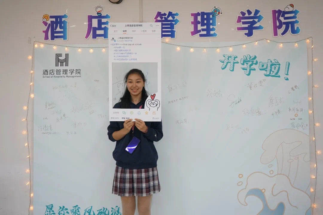 图为酒店管理学院迎新现场 图为酒店管理学院迎新现场