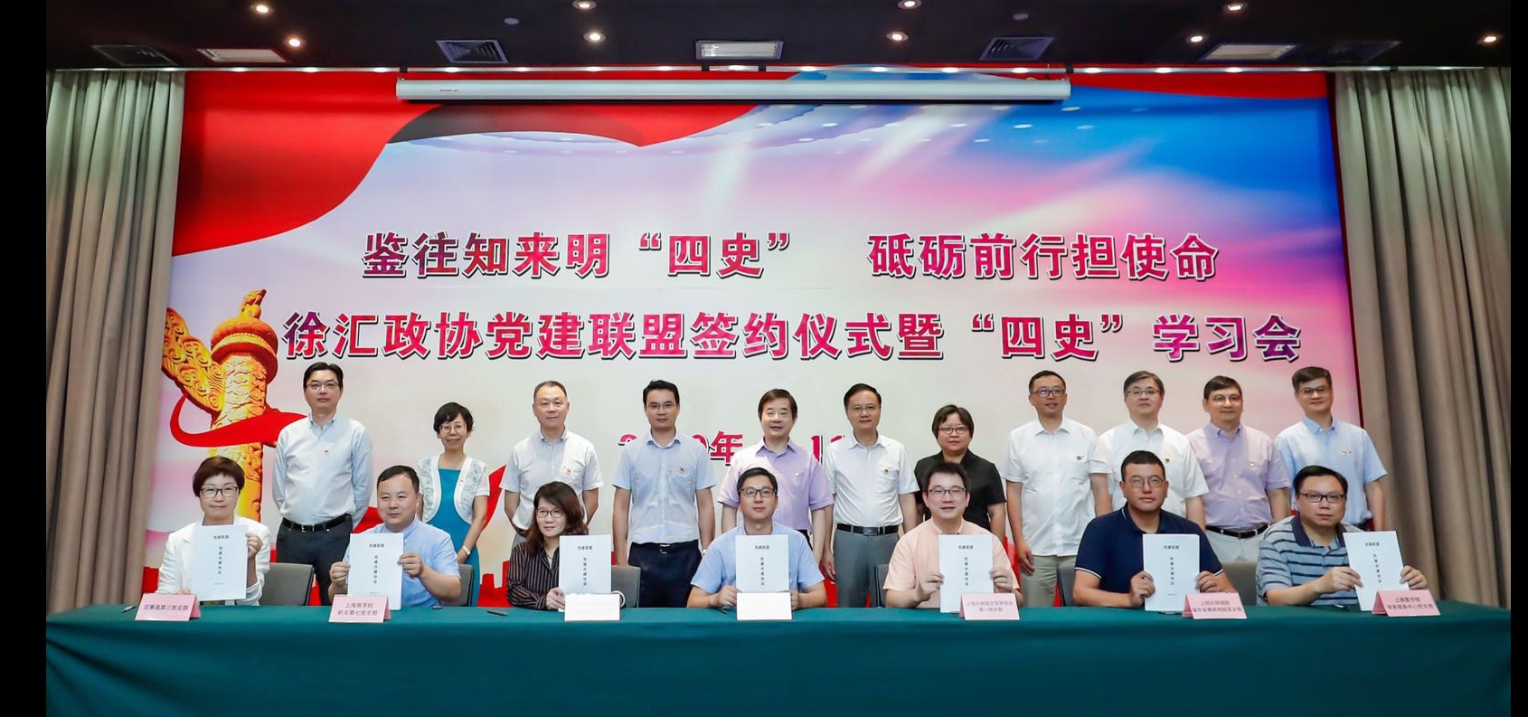 图为活动现场 图为活动现场