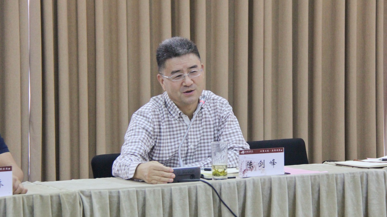 图为副校长陈剑峰讲话 图为副校长陈剑峰讲话
