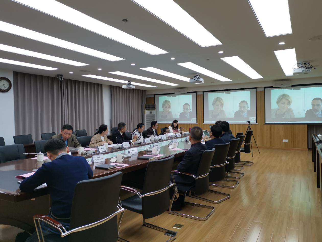 图为双方互动问答环节 图为双方互动问答环节