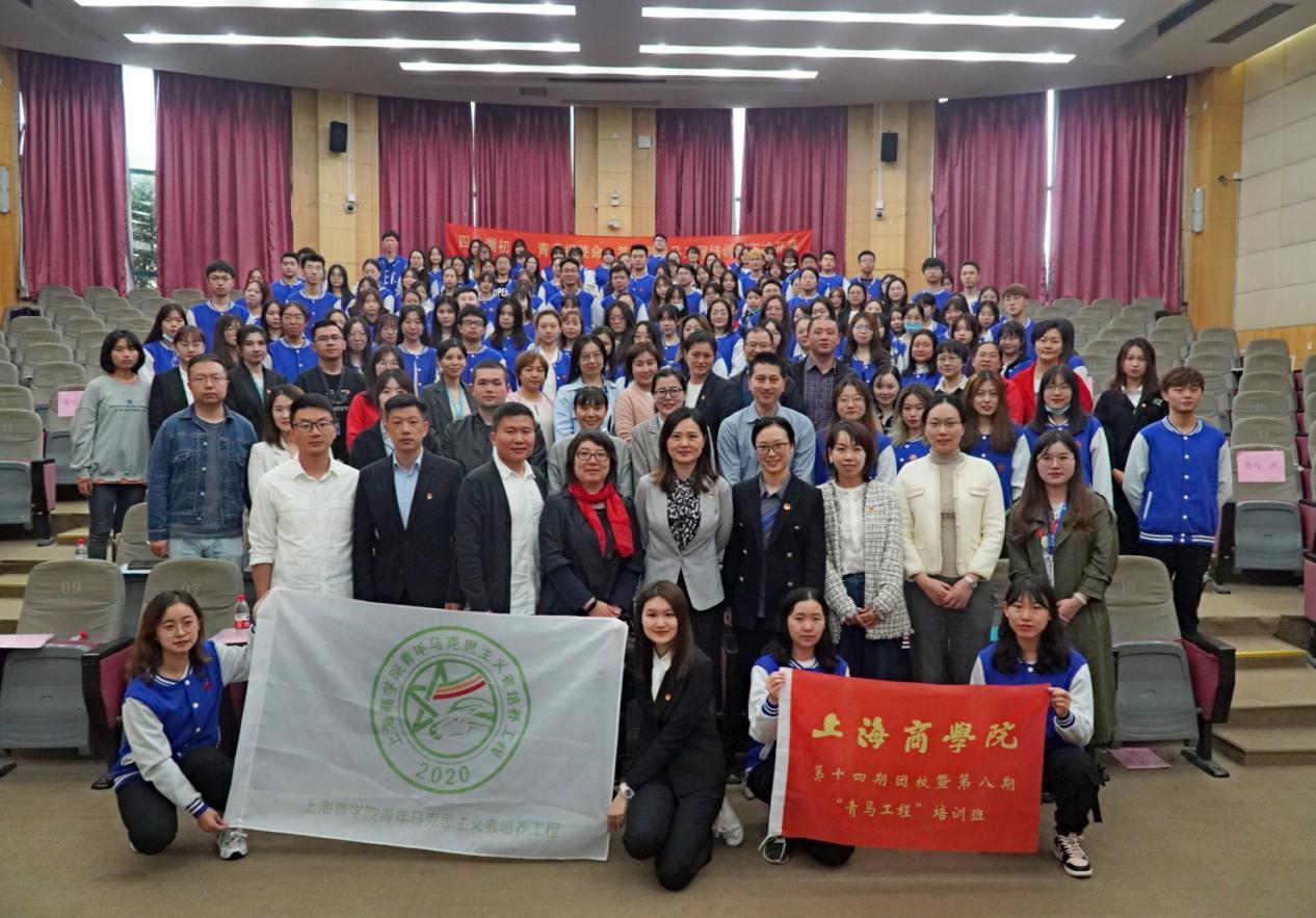 图为全体成员合影 图为全体成员合影