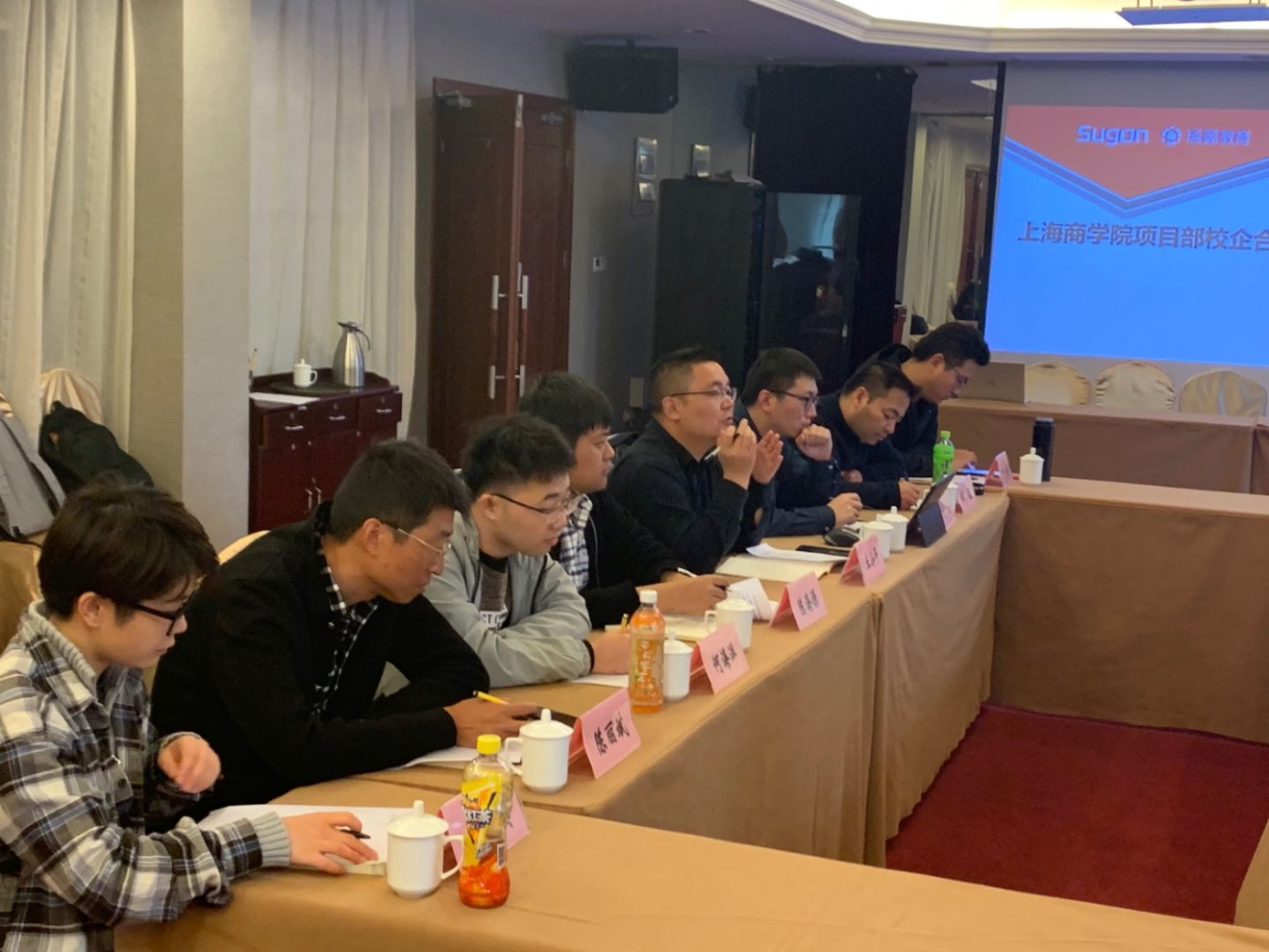 (中科曙光华东区运营部总监王小平介绍情况) (中科曙光华东区运营部总监王小平介绍情况)