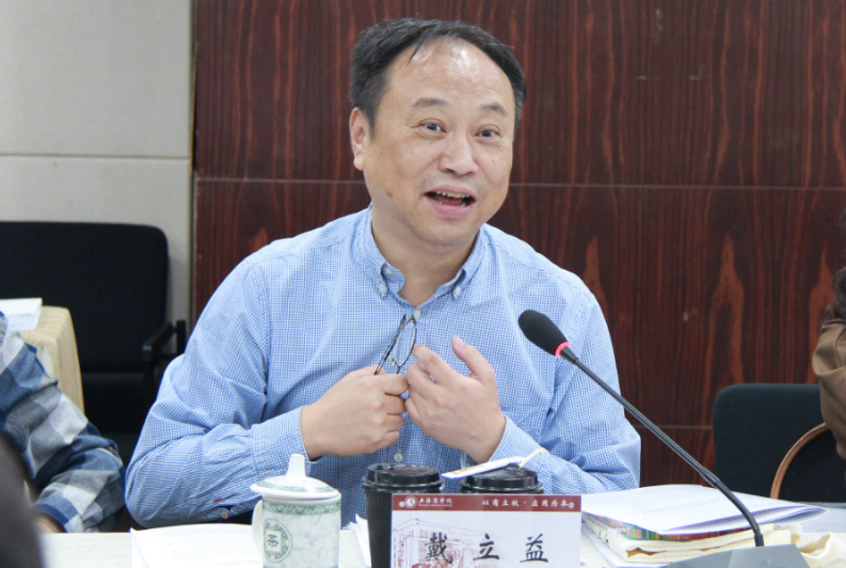 图为评估专家组组长、华东师范大学副校长戴立益讲话 图为评估专家组组长、华东师范大学副校长戴立益讲话