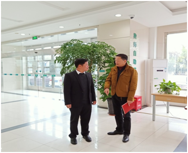 图为钟幼伟副校长陪同李政仁副校长参观校园 图为钟幼伟副校长陪同李政仁副校长参观校园