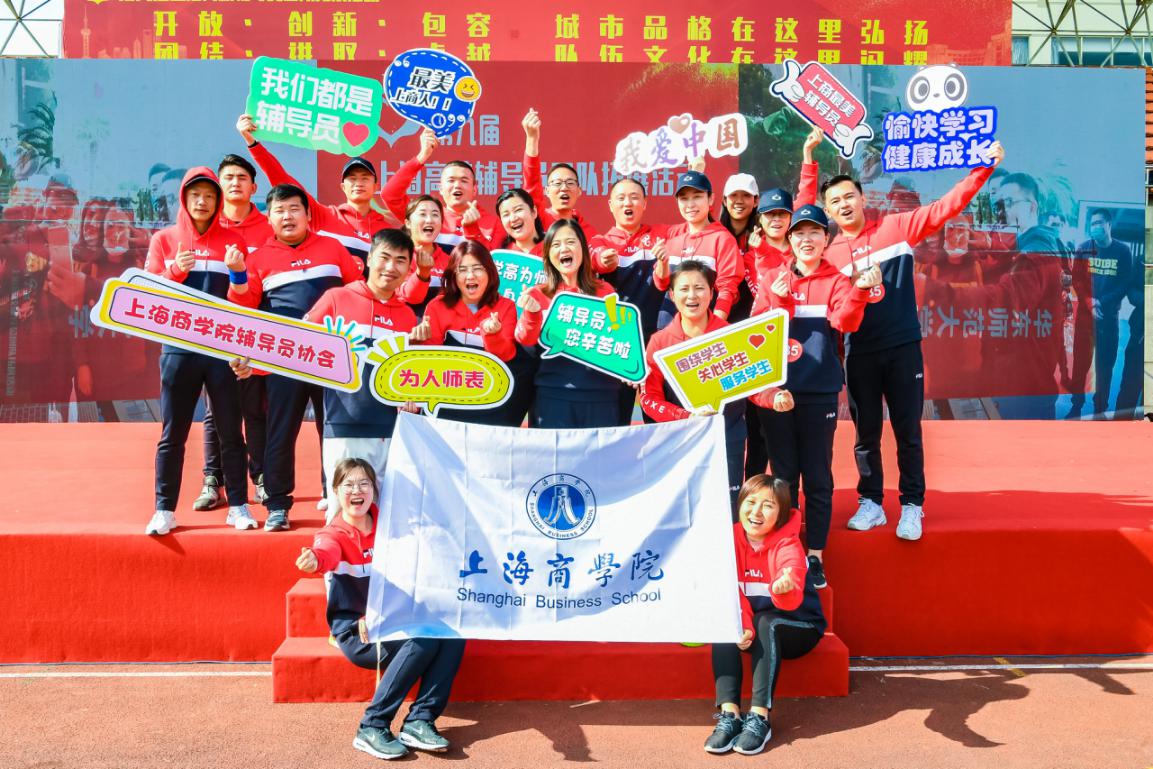 图为参赛队员合影 图为参赛队员合影