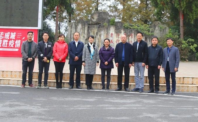 图为劳晓芸、钟幼伟一行赴贵州金沙县开展助学帮扶调研 图为劳晓芸、钟幼伟一行赴贵州金沙县开展助学帮扶调研
