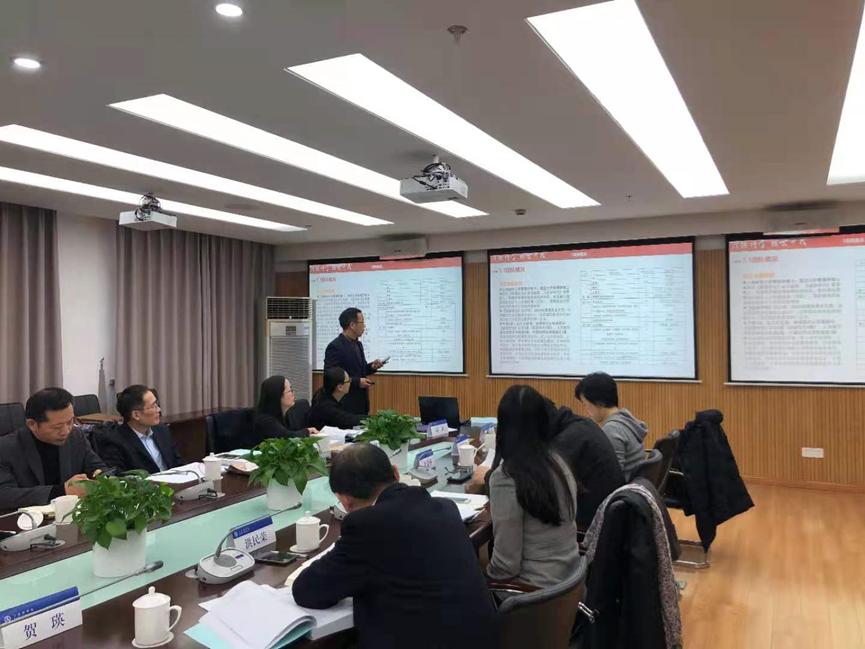 图为《住宿业卷》总撰邹光勇介绍志书编纂情况 图为《住宿业卷》总撰邹光勇介绍志书编纂情况