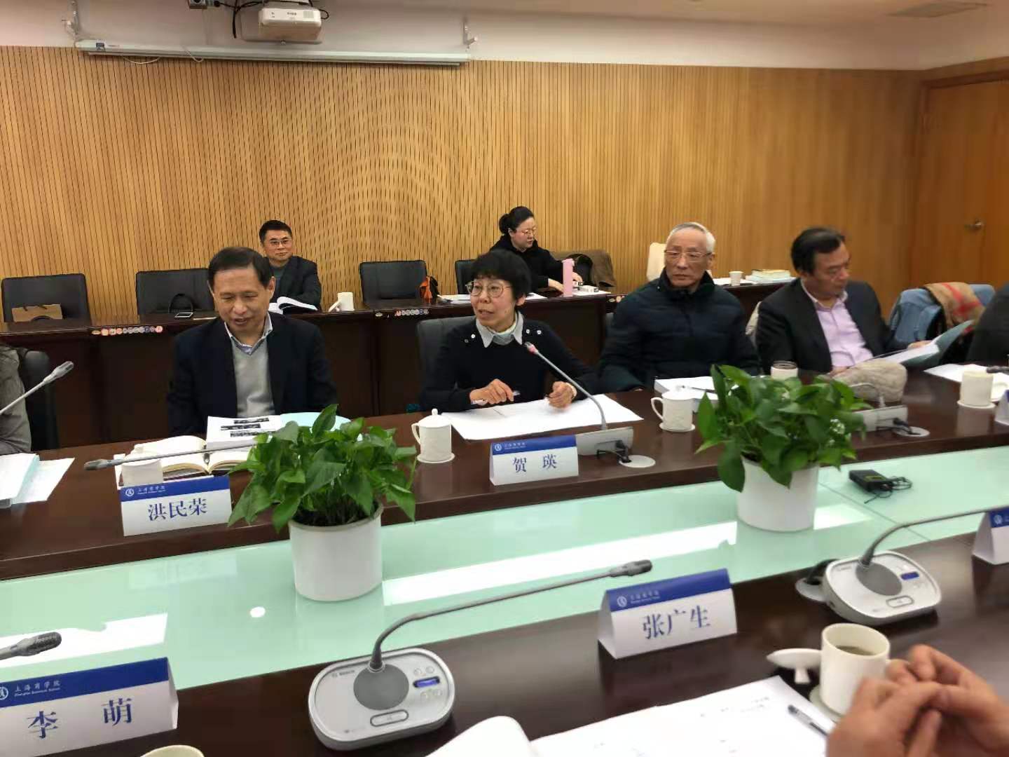 图为贺瑛讲话 图为贺瑛讲话
