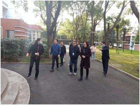 图为专家组走访检查 图为专家组走访检查
