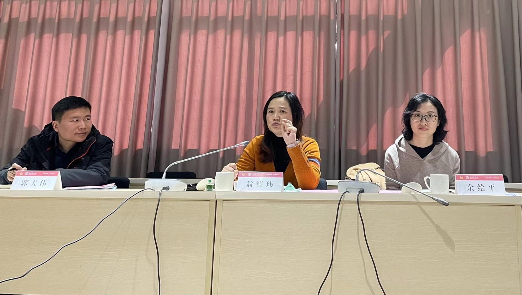 图为校党委副书记、副校长翁德玮讲话 图为校党委副书记、副校长翁德玮讲话