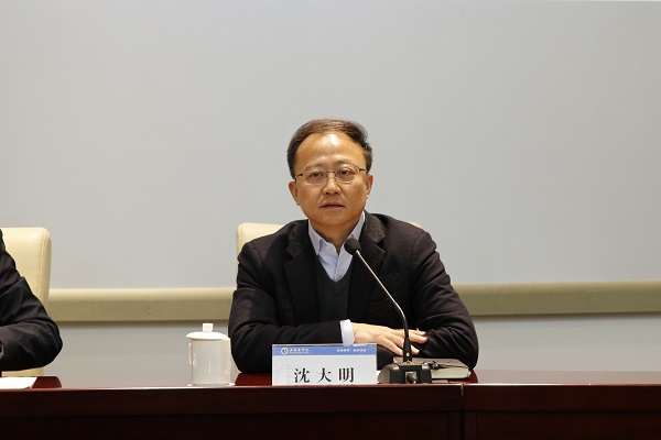 图为党委书记沈大明讲话 图为党委书记沈大明讲话