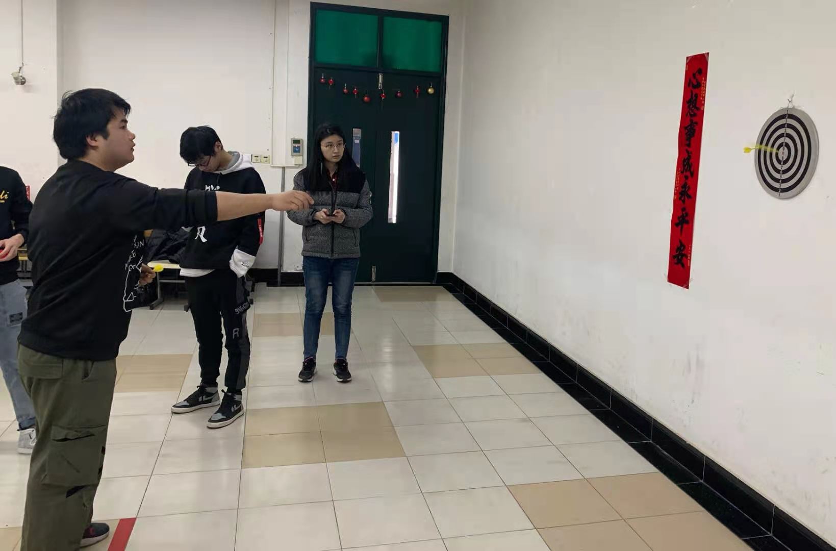 “趣味运动会”飞镖投掷活动 “趣味运动会”飞镖投掷活动