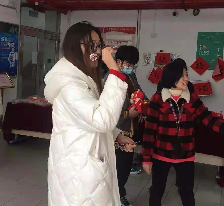 “趣味运动会”飞镖投掷活动 “趣味运动会”飞镖投掷活动