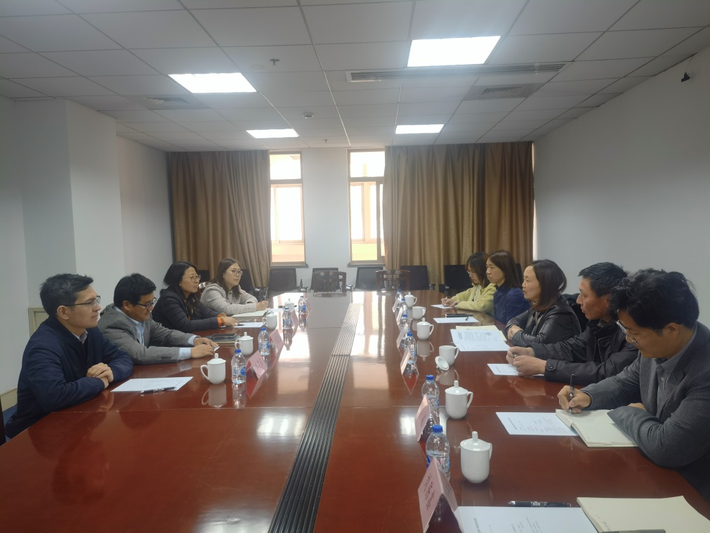 图为挂职座谈会现场 图为挂职座谈会现场