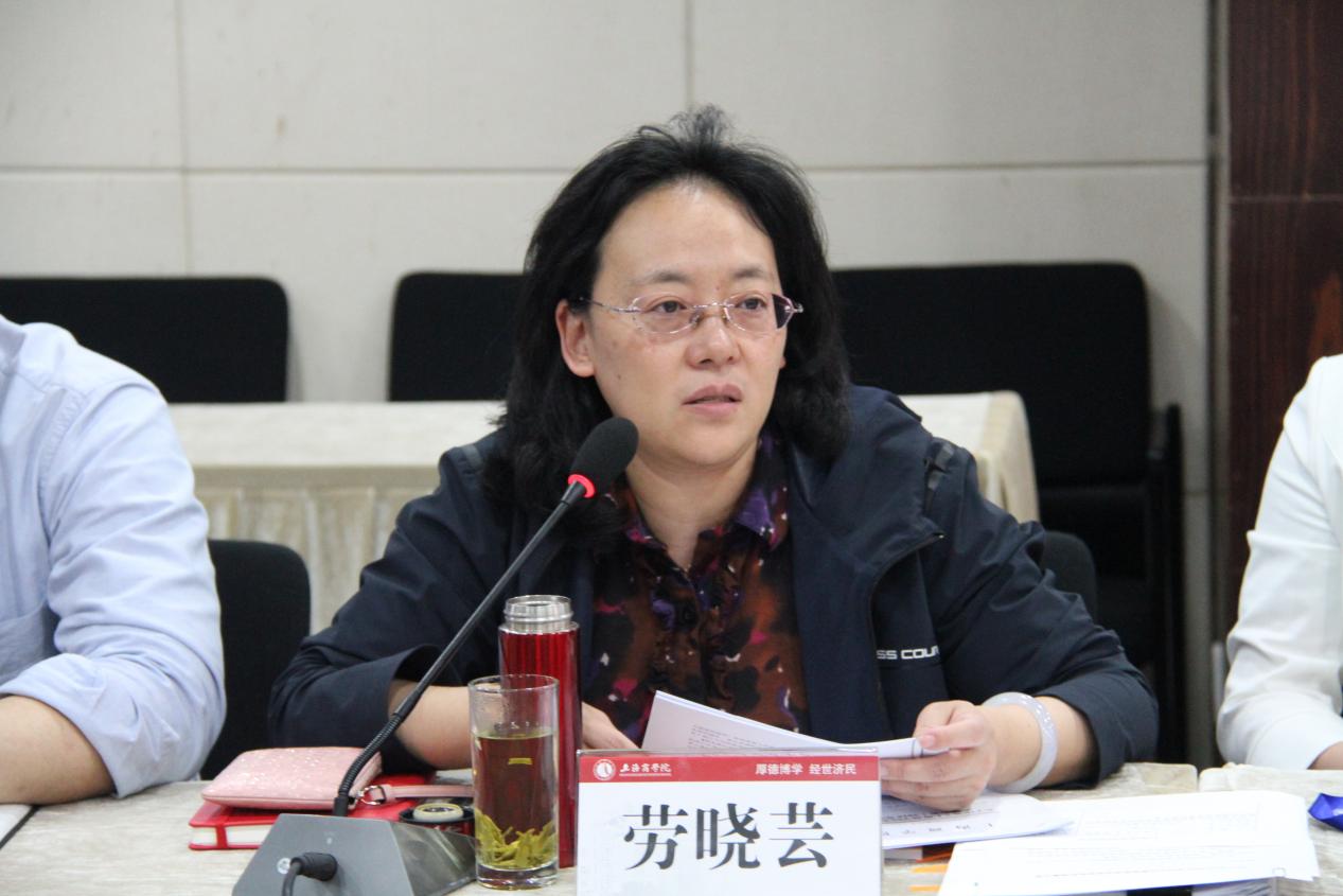 图为劳晓芸讲话 图为劳晓芸讲话
