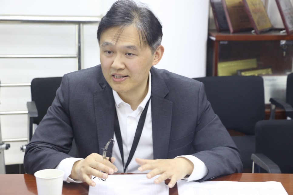 图为张绍华副校长与参会人员研讨学院年度重点任务和“十四五”规划 图为张绍华副校长与参会人员研讨学院年度重点任务和“十四五”规划