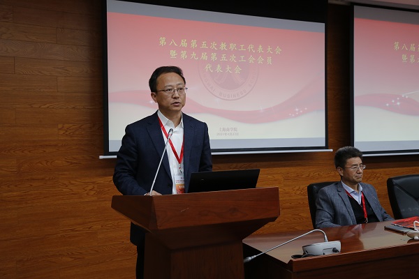 图为沈大明致闭幕词 图为沈大明致闭幕词