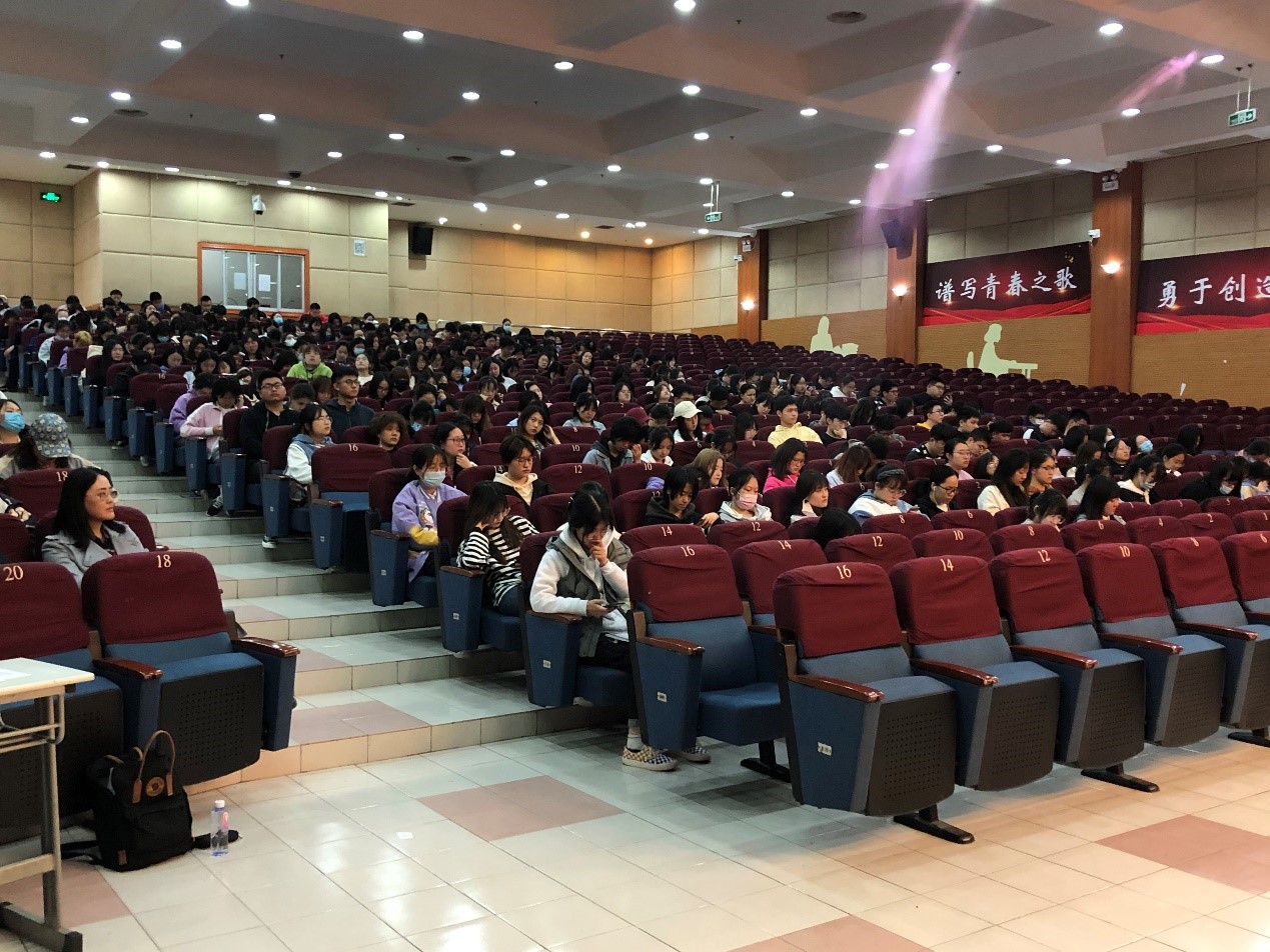 图为讲座现场.jpg 图为讲座现场.jpg