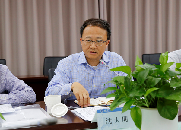 图为党委书记沈大明谈学习体会 图为党委书记沈大明谈学习体会