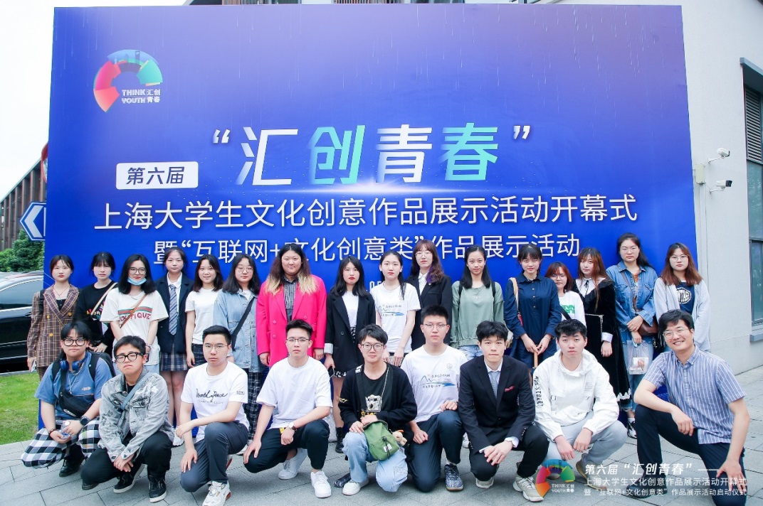 图为比赛合影 图为比赛合影