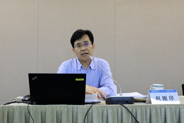 图为赵刚印教授作报告 图为赵刚印教授作报告