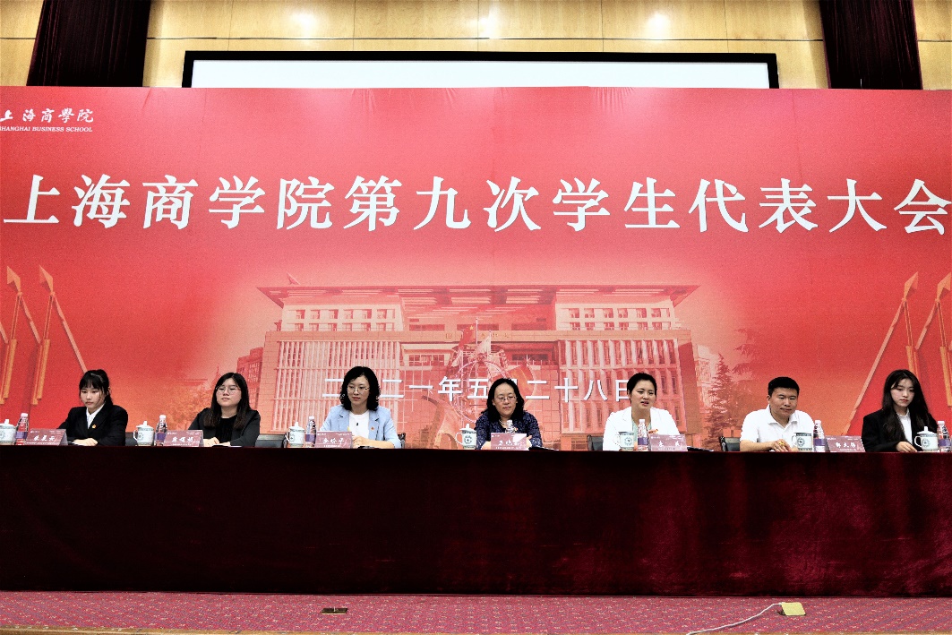 图为主席台与会领导 图为主席台与会领导