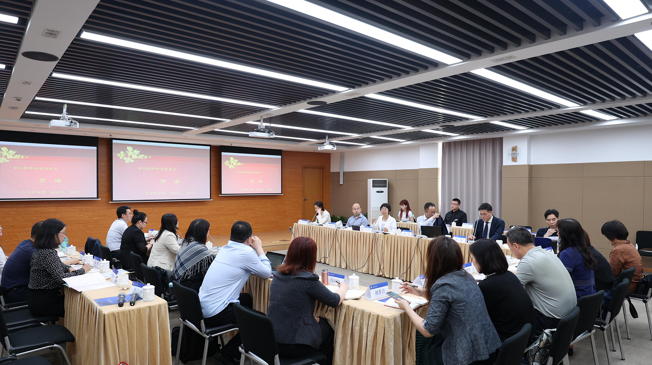 图为贺瑛副校长发表致辞及主旨演讲.png