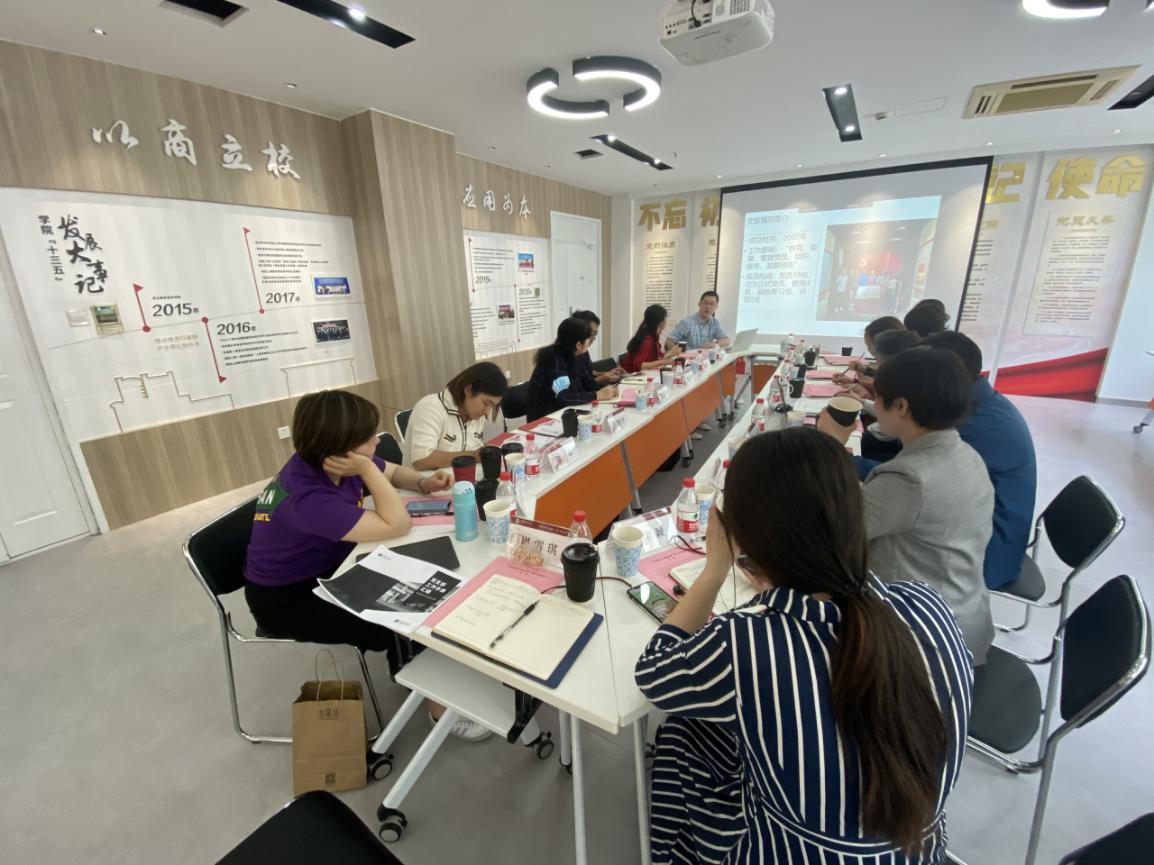 图为华东政法大学经济法学院教工第一党支部副书记欧阳天健作分享 图为华东政法大学经济法学院教工第一党支部副书记欧阳天健作分享